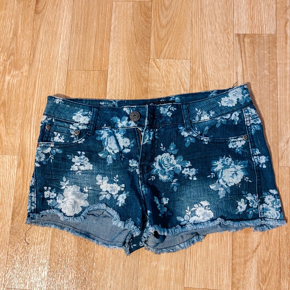 Blue jean shorts 💙